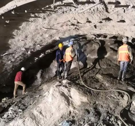 道县拱顶带模注浆料的施工流程及注意事项